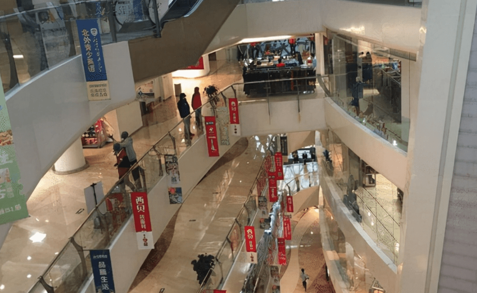 原创 上海一座曾经备受欢迎的商场，如今却被同行打压，逐渐走向没落4
