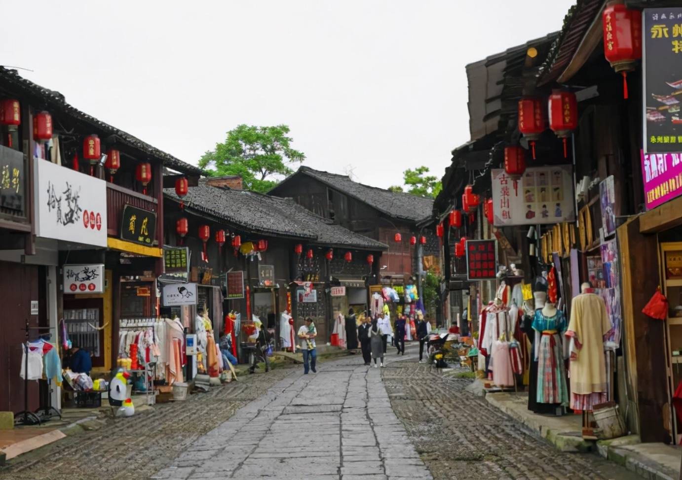 原创 湖北又一座假古镇走红,耗资80亿占地千余亩,未来将于唐城对标2