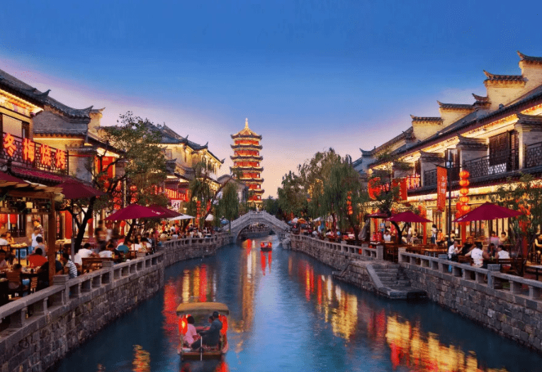 原创 湖北又一座假古镇走红,耗资80亿占地千余亩,未来将于唐城对标3