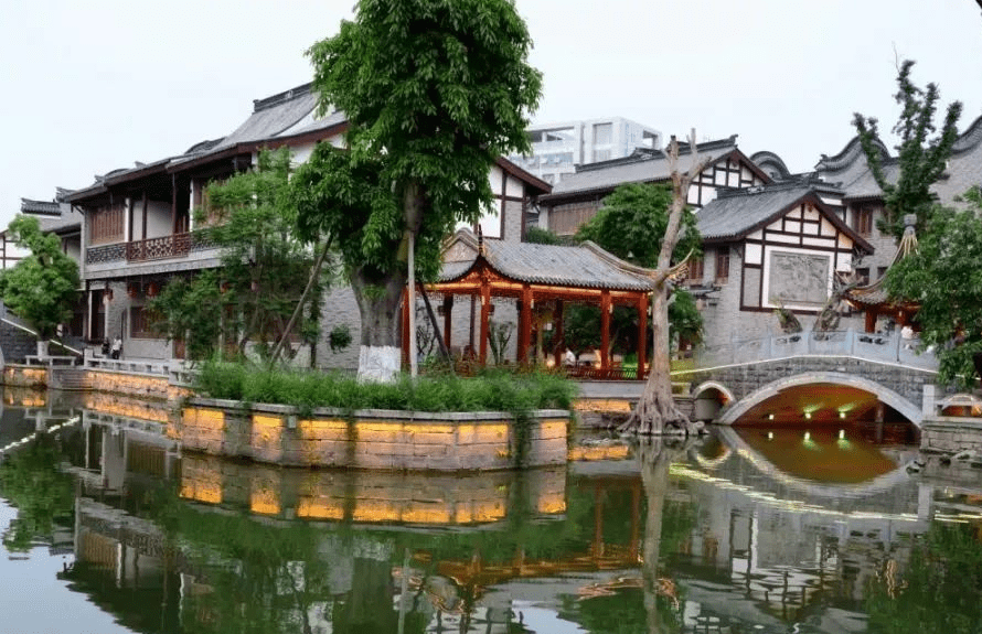 原创 四川有一“假古镇”，耗资20亿建成还免费开放，如今却异常冷清5