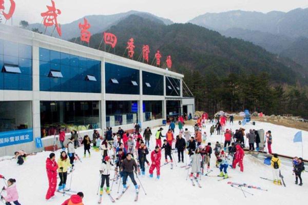 英山滑雪场哪个比较好1