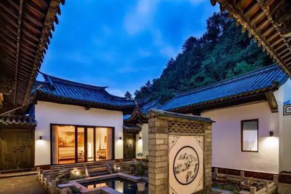 成都冬天适合去哪里旅游 冰瀑、滑雪、温泉首选3