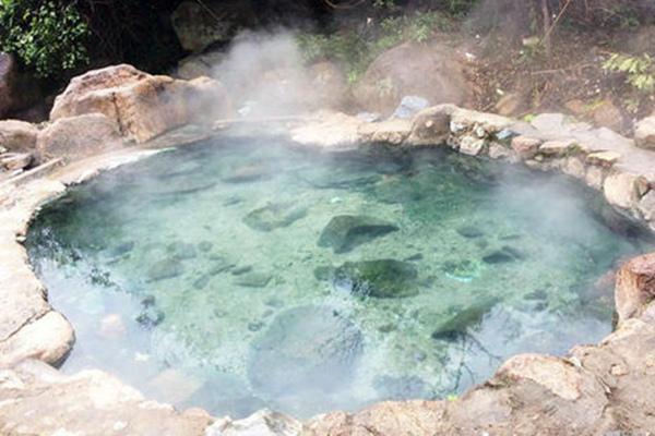 重庆冬天适合去哪里旅游 冰瀑、滑雪、温泉首选3