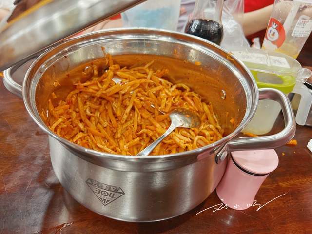 广州这家“网红”螺蛳粉店，几乎天天排队，游客：主要是性价比高10