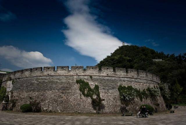 浙江也有座千年长城，长度仅有6公里，却被誉为“江南八达岭”3