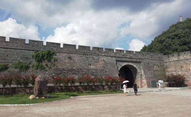 浙江也有座千年长城，长度仅有6公里，却被誉为“江南八达岭”4