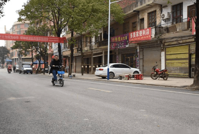 湖南一小镇，人口仅7万却聚集了30多家KTV，号称“小香港”1