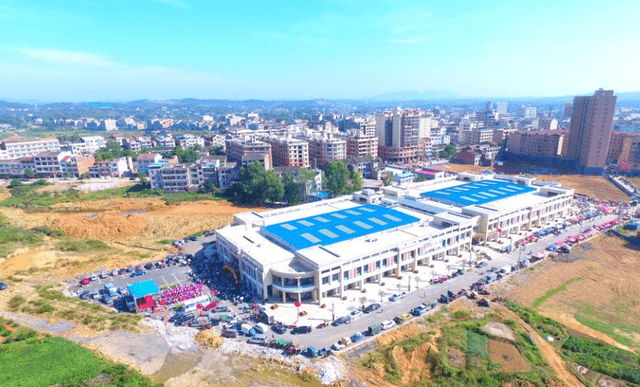 湖南一小镇，人口仅7万却聚集了30多家KTV，号称“小香港”4