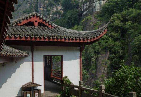 江南有座悬空寺，屹立悬崖上700年不倒，还有全国超大天然大佛3
