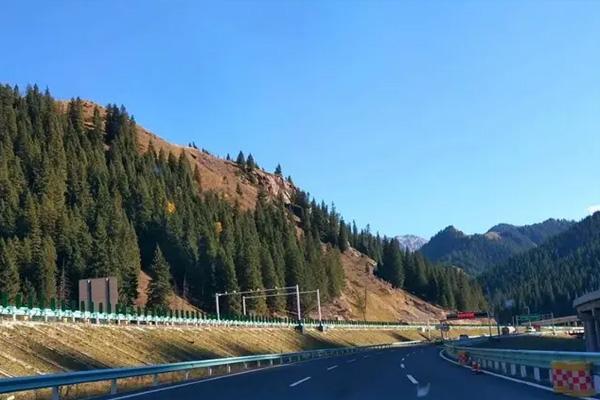新疆适合自驾的公路有哪些2