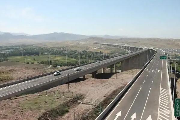 新疆适合自驾的公路有哪些3