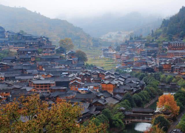 苗寨里的银饰既便宜又漂亮,为何游客很少买?导游说了大实话1