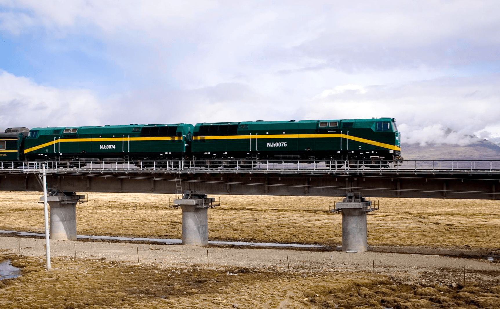 明明高铁技术一流，青藏铁路用的火车头为啥还进口？背后全是智慧2