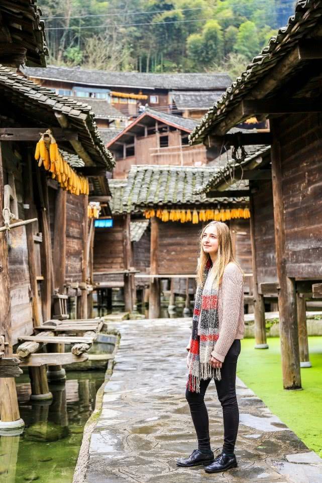 为什么都说别喝苗族女孩的酒？有位游客不听导游劝，喝完想回来都难5