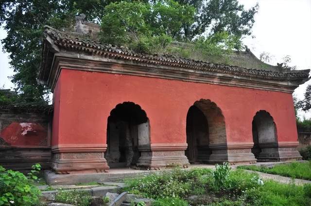 湖北有个奇特的钉子户，为了保护它，当地花费2亿将它抬高15米1