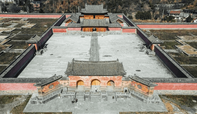 湖北有个奇特的钉子户，为了保护它，当地花费2亿将它抬高15米2