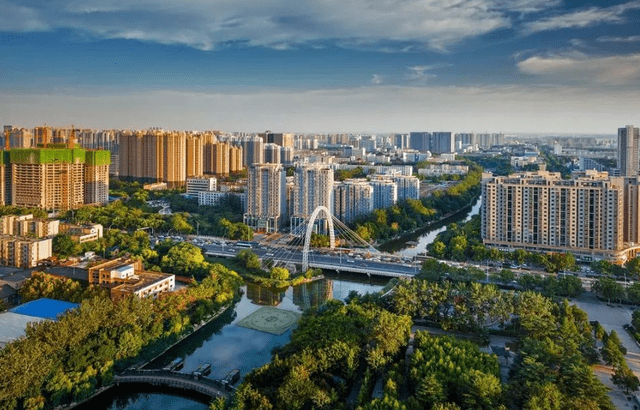 继威海之后,山东又一“仙境”城市走红,景色优美发展力十足2