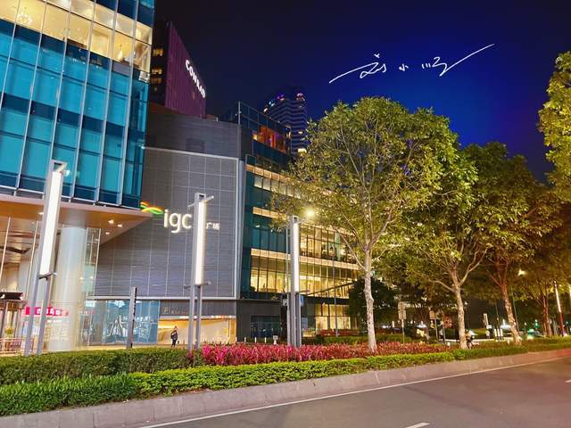 广州市天河区有一家高档商场,就在猎德村,名字都是英文,好洋气1