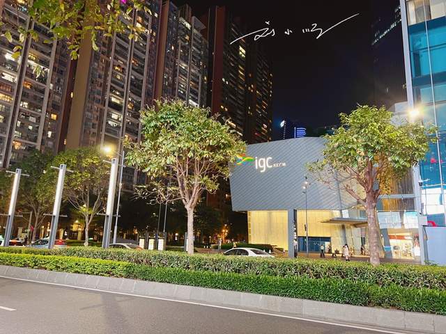 广州市天河区有一家高档商场,就在猎德村,名字都是英文,好洋气2