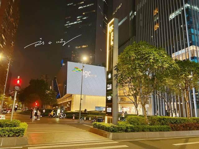 广州市天河区有一家高档商场,就在猎德村,名字都是英文,好洋气3