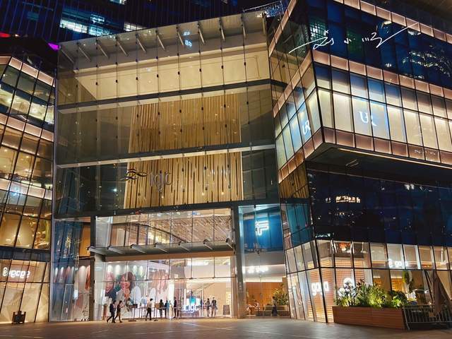 广州市天河区有一家高档商场,就在猎德村,名字都是英文,好洋气8