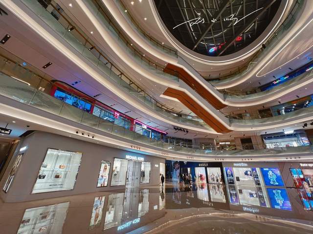 广州市天河区有一家高档商场,就在猎德村,名字都是英文,好洋气9