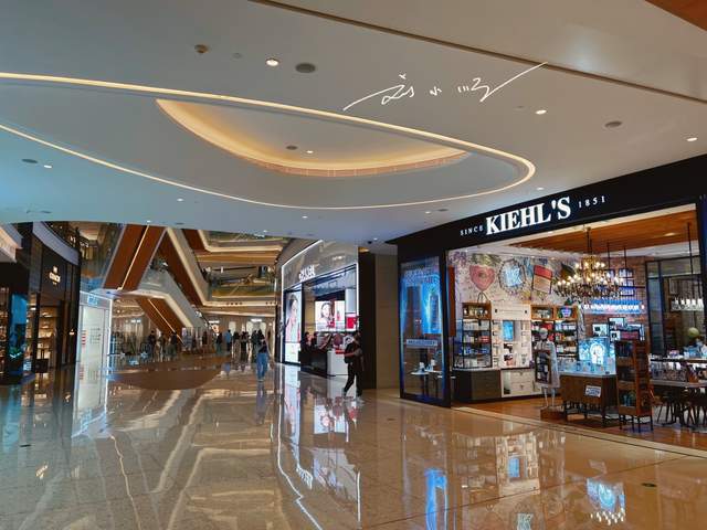 广州市天河区有一家高档商场,就在猎德村,名字都是英文,好洋气12