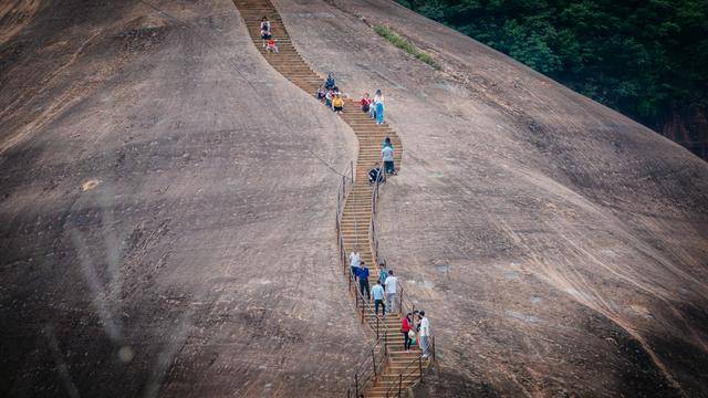 中国最奇特最像外星球的地貌就在湖南这个地方,火爆多年还未收费10