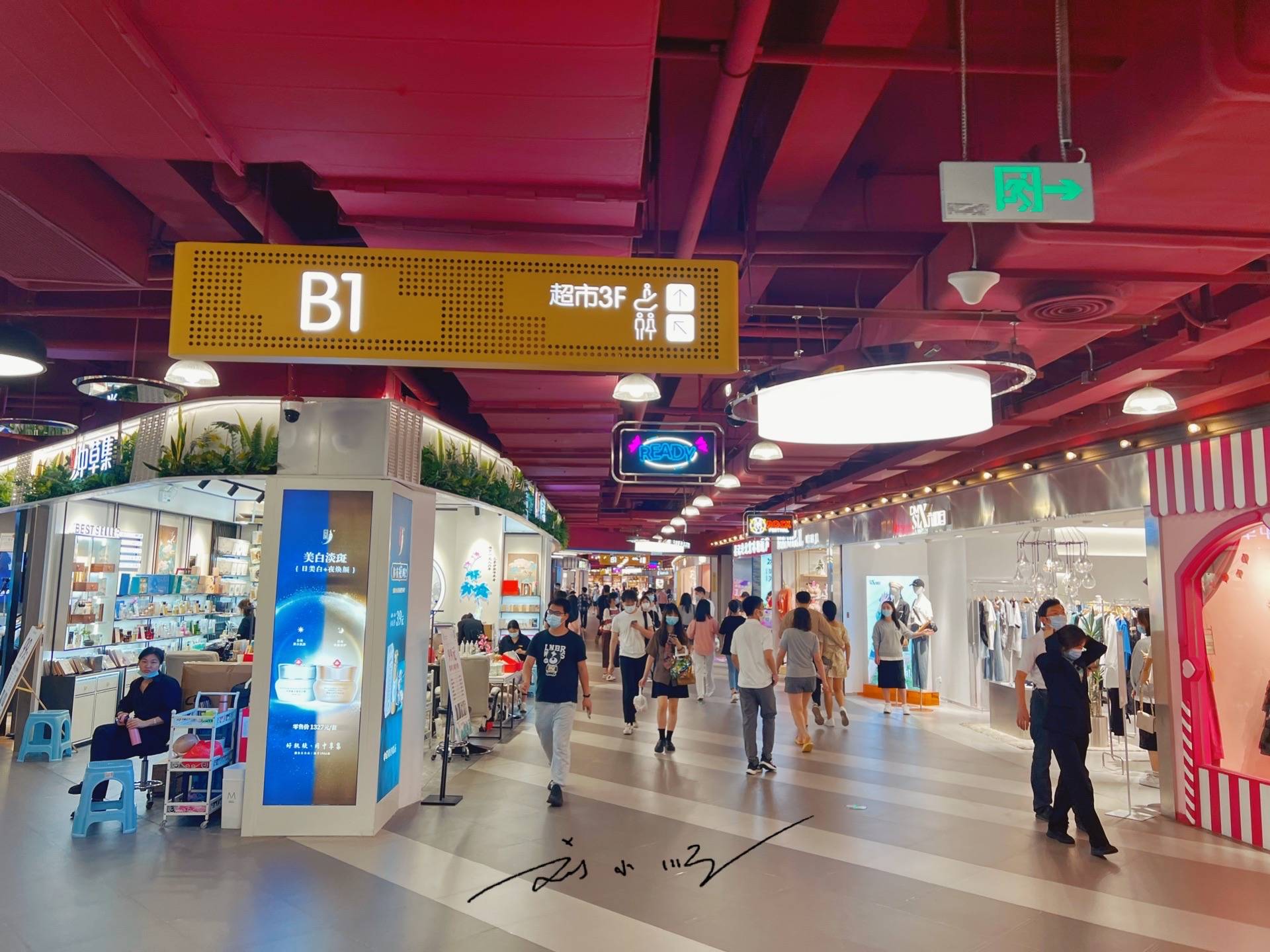 广州市白云区这家商场人气很旺,就在地铁口,几乎每天都人山人海1