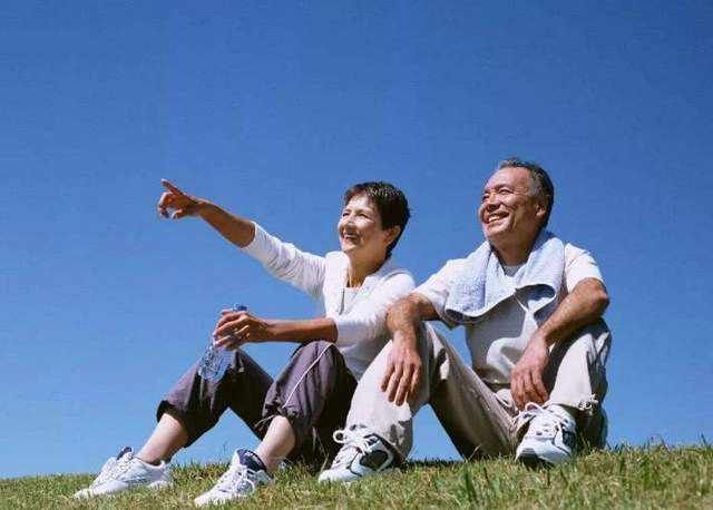 老年朋友们，这4个真相，希望大家能尽早看清2