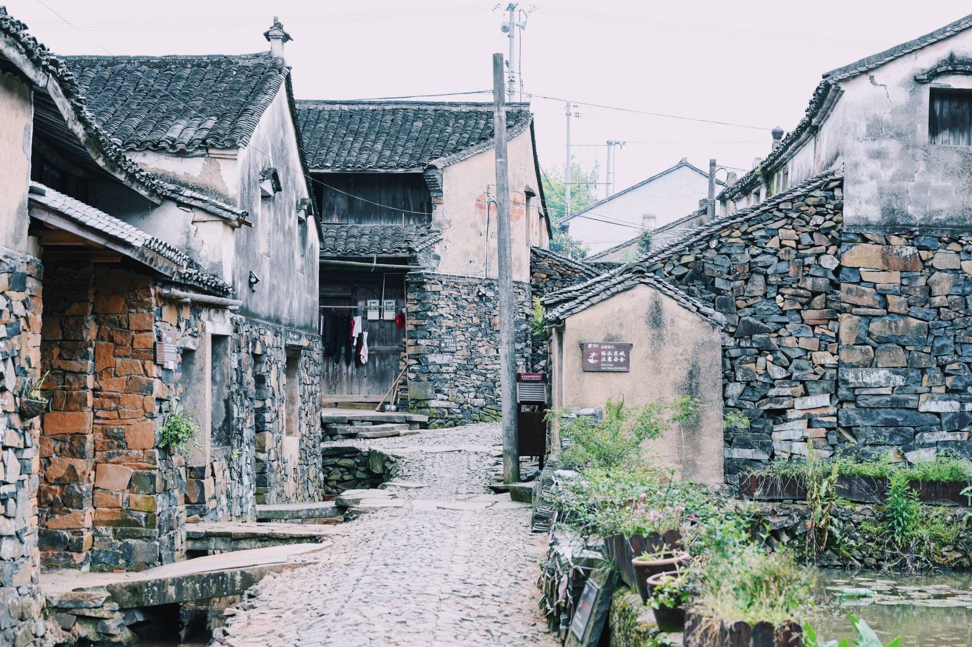 宁波石屋建筑规模最大的古村落，距今700多年，人少景美门票免费5