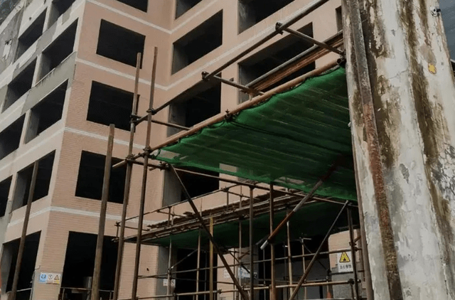 重庆有一烂尾楼，废弃21年终于等到“复活”，可业主却哀声哉道2