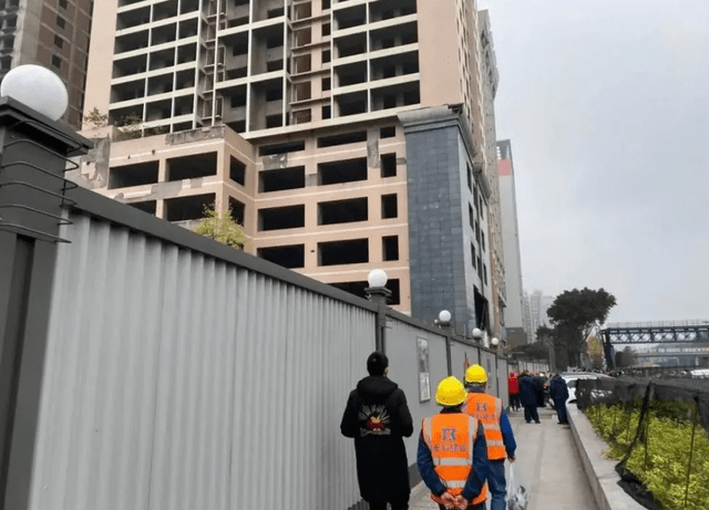 重庆有一烂尾楼，废弃21年终于等到“复活”，可业主却哀声哉道4