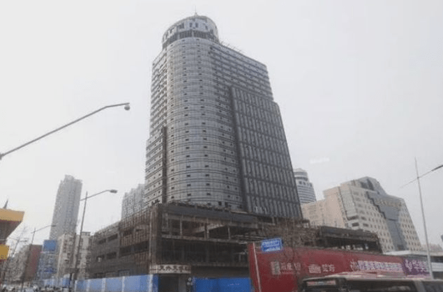 太原有一烂尾楼，闲置20年无人问津，如今却终于迎来了“春天”1