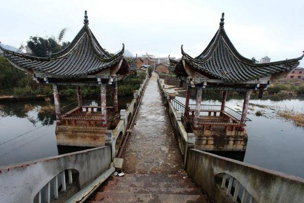 云南藏了个“世外桃源”,隐居避世700年,出入只能乘独木舟4