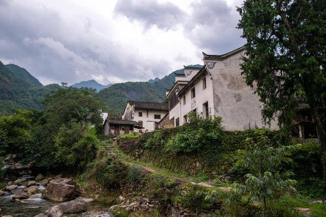 藏在皖南山里的古村，至今已600多年历史，景色美如“世外桃源”4