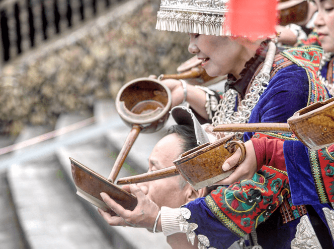 苗寨里的银饰精致又便宜,导游为何劝别买,原来其中大有学问3