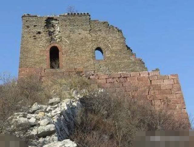 秦始皇下令修建长城，没现代化机械，古人是怎样把巨石运上去的呢2