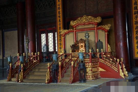 古代皇帝坐的龙椅，现在人为什么都不敢坐？背后原因耐人寻味3