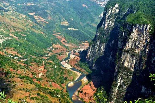 在云南世界最高桥上，看亚洲落差最大的瀑布，会有多震撼！4