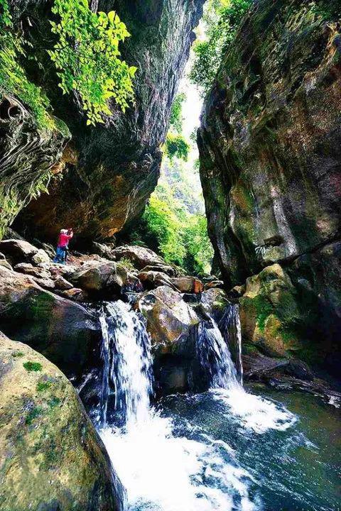 在云南世界最高桥上，看亚洲落差最大的瀑布，会有多震撼！10