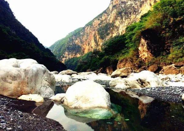 在云南世界最高桥上，看亚洲落差最大的瀑布，会有多震撼！13