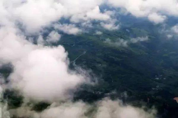 在云南世界最高桥上，看亚洲落差最大的瀑布，会有多震撼！15