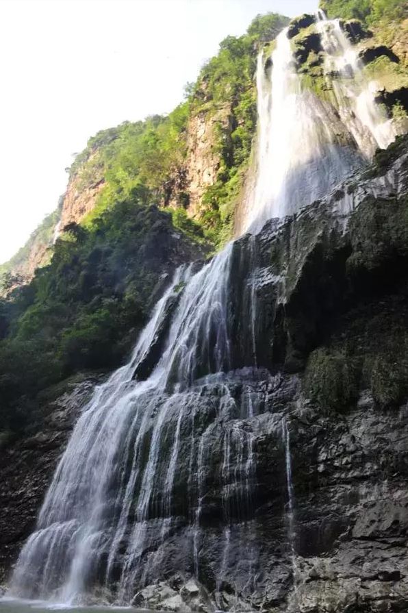 在云南世界最高桥上，看亚洲落差最大的瀑布，会有多震撼！17