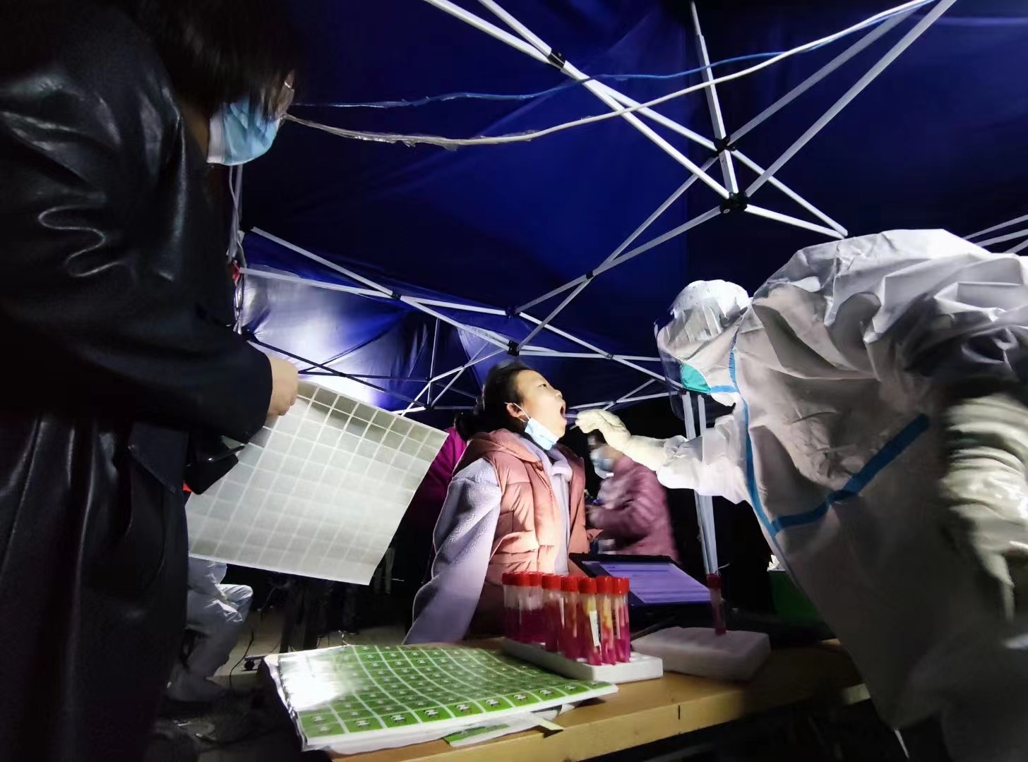 小小“抗疫贴” 满载大文化3