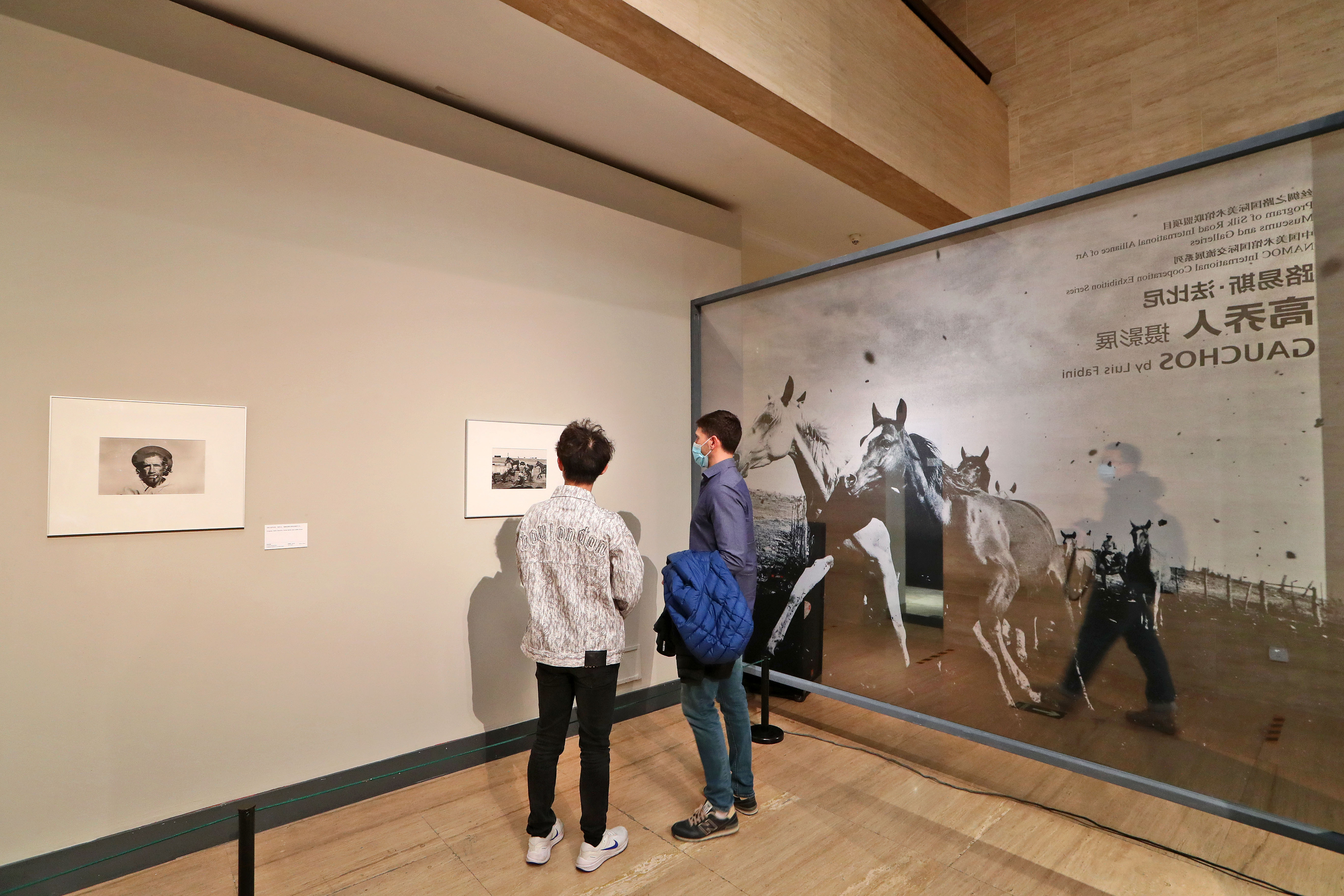 “路易斯·法比尼‘高乔人’摄影展”在中国美术馆举办1