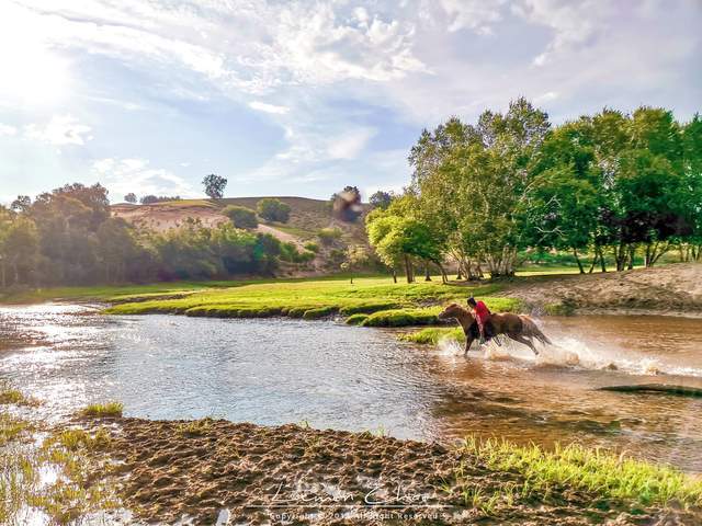 内蒙古的一个地级市,与承德毗邻,拥有十万公顷的自然保护区7