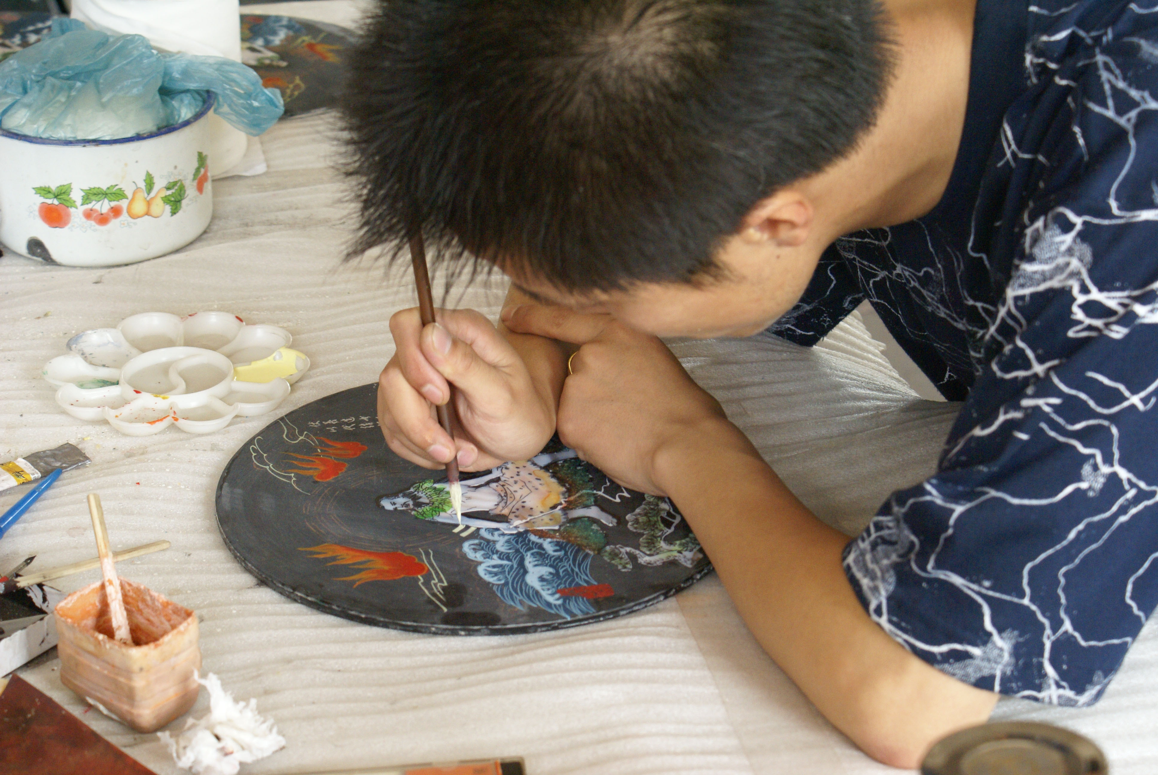 天水雕漆:传承有人 创新得法1