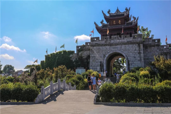 青岩古镇游玩攻略!探寻古迹、品尝美食1