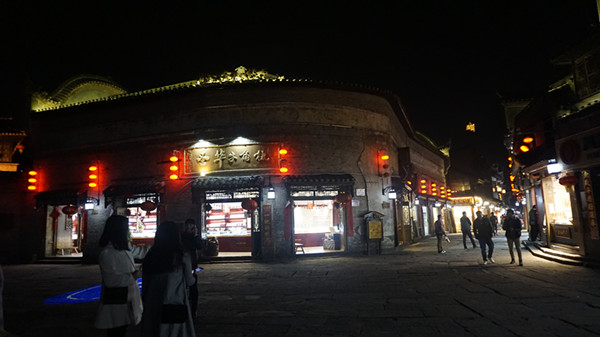凤凰古城晚上有哪里好玩?带你玩转古城2